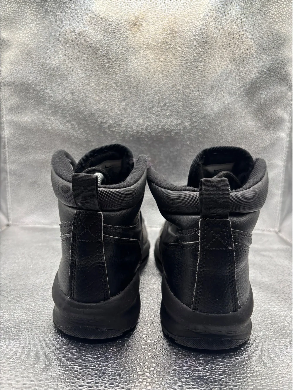 Nike manoa leather boots triple black GS